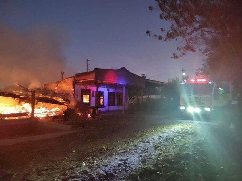 Un grave incendió en La Plata dejó 8 caballos carbonizados y quemaduras en las manos de su dueño que quiso intentar salvarlos