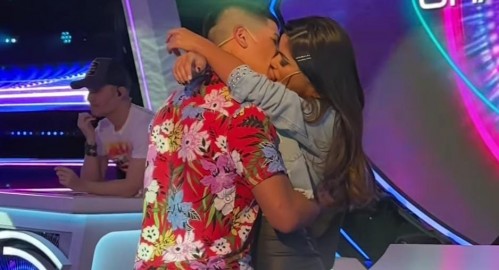 Beso apasionado de reencuentro y ¿reconciliación?: uno de los panelistas mostró el esperado momento entre Thiago y Daniela