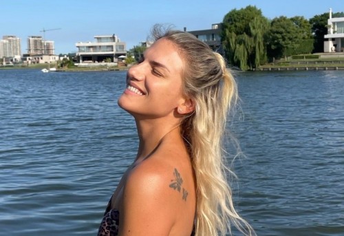 A casi un año de haberse retirado los implantes mamarios, Carolina Oltra contó en sus redes sociales lo feliz que se siente