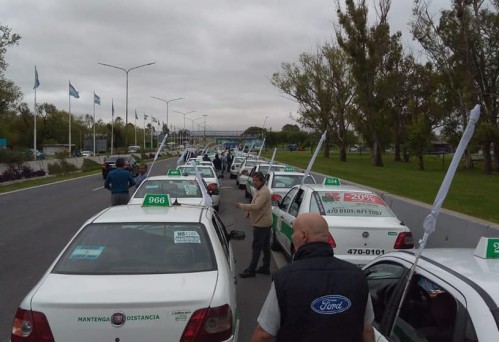 Desde APT pidieron un aumento "extraordinario" en los taxis de La Plata por la suba del 65% de los costos