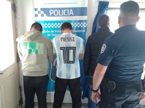 Se palpita el clásico platense: siete hombres terminaron detenidos por realizar pintadas del Pincha en Berisso y Ensenada