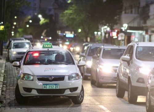 Con lo recaudado por el Estacionamiento Medido en La Plata, quieren crear un fondo de auxilio para taxis y remises