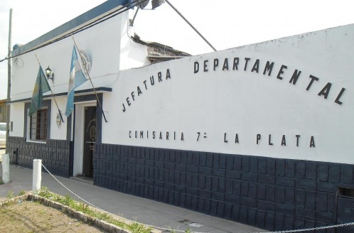 Un hombre quedó detenido en La Plata luego de abusar de su pareja frente a sus tres hijos
