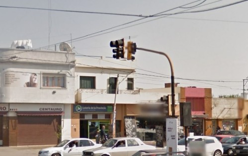 Vecinos reclaman por el mal funcionamiento de los semáforos en una transitada esquina de Los Hornos