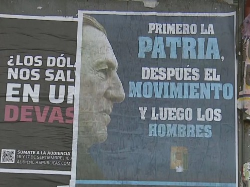 "Dejense de joder": los carteles que aparecieron este viernes alrededor del Congreso