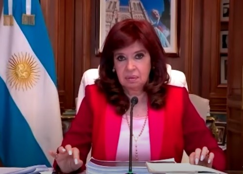 Cristina Kirchner: "La acusación no puede ser tomada en serio y raya en el ridículo"