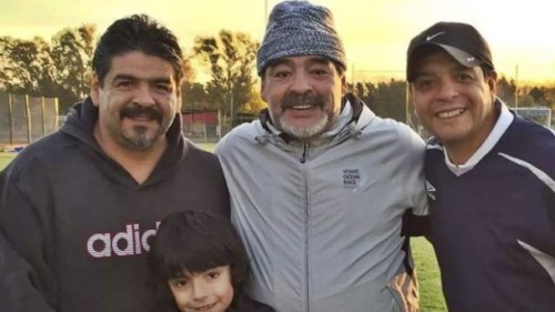 La familia de Maradona se mete de lleno en la política de Gimnasia