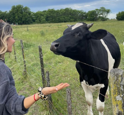 Jimena Barón le hizo una promesa a una vaca: "Le dije que la amo"