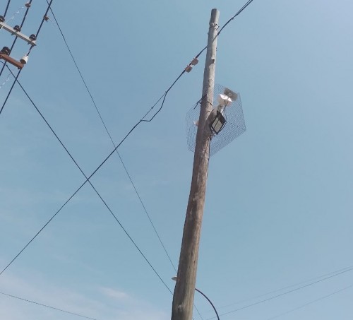 Vecinos de Barrio Jardín reclaman el arreglo de un poste con posibilidades de desplomarse