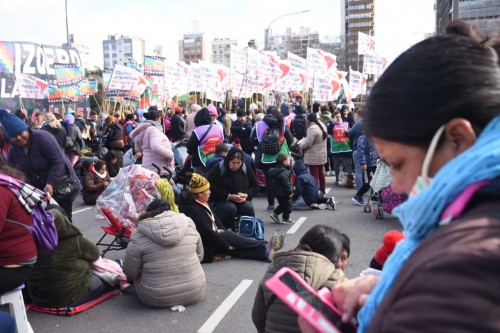 Corte y protesta en Plaza Moreno de Movimientos Sociales: "La situación se está desbordando y eso es peligroso"