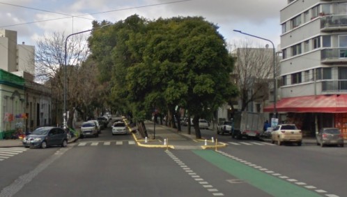 Vecinos de Diagonal 73 y calle 3 piden que se coloquen semáforos porque "todos los días vuela una bici por el aire"