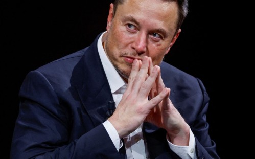 Elon Musk reveló el motivo por el que Twitter reemplazó el logo original por una "X": "Nos despediremos de los pájaros"