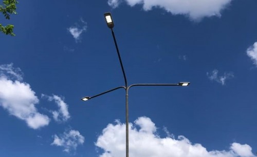 Vecinos reclaman por las luces prendidas durante el día en el Parque San Martín
