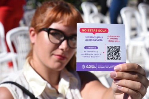 El Municipio de La Plata lanzó una campaña contra la violencia de género: "Si te vas a poner lentes, que sean los violeta”