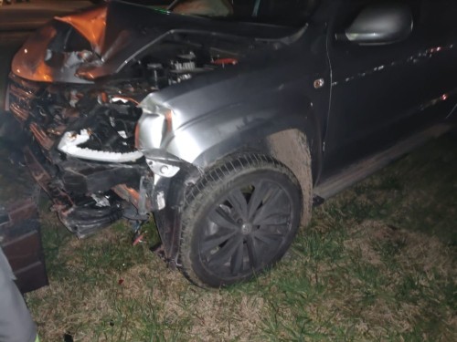 Brutal choque entre un auto y una camioneta en La Plata