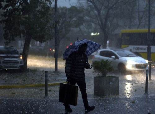 Rige un alerta amarilla en La Plata por tormentas fuertes con ráfagas de viento