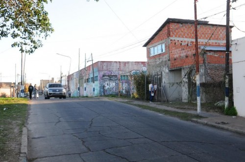 Un nene se quedó durmiendo porque no tenía clases en La Plata y fue sorprendido por ladrones: lo ataron y robaron