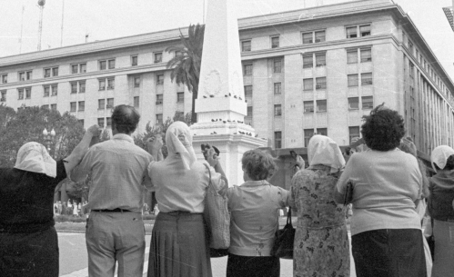 El reconocimiento a las Madres de Plaza de Mayo, a 46 años de la primera ronda