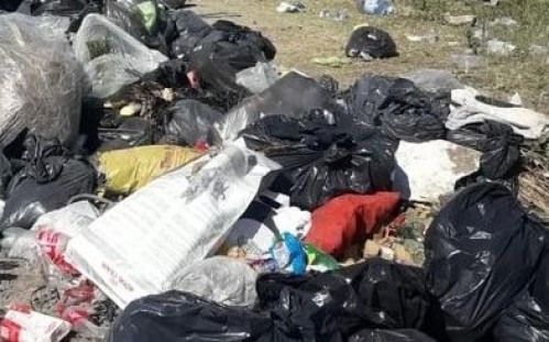Vecinos denuncian acumulación de basura en 155 y 44