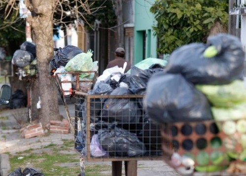 Quieren suspender las multas a vecinos particulares por sacar mal la basura en La Plata: "Hubo sanciones discrecionales"