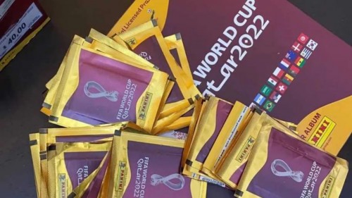 Fiebre mundialista: crearon grupos para cambiar figuritas del álbum de Qatar 2022 en La Plata