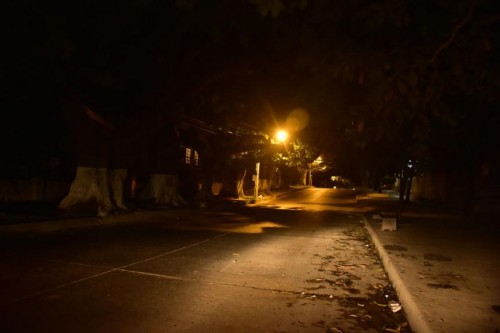 Vecinos de Los Hornos piden que reparen los focos de las calles porque son "oscuras en intransitables" por la noche