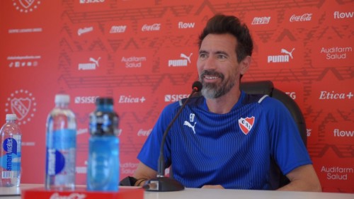 El DT de Independiente, Eduardo Domínguez, dio positivo de Covid-19