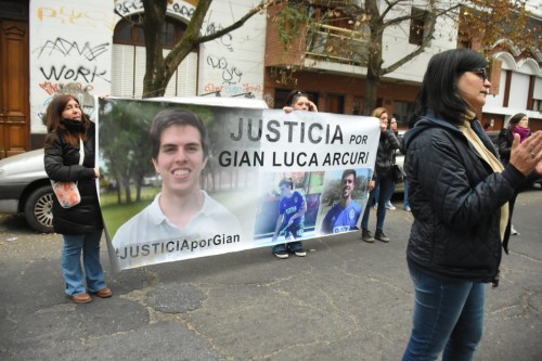 Se realizó una nueva marcha para pedir justicia por Gian Luca Arcuri