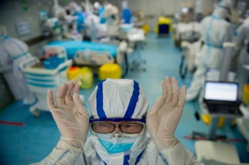 La OMS anunció una baja mundial de casos de coronavirus, pero admitieron que la pandemia "aún no terminó"