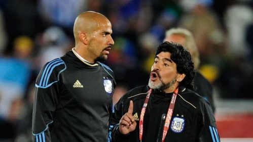 Desde el entorno de Maradona volvieron a la carga contra Verón: "Es un traidor y maleducado"