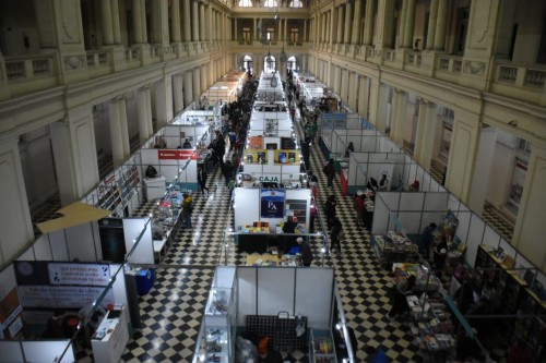 Con la presencia de más de mil personas por hora, la Feria del Libro en La Plata extiende sus actividades