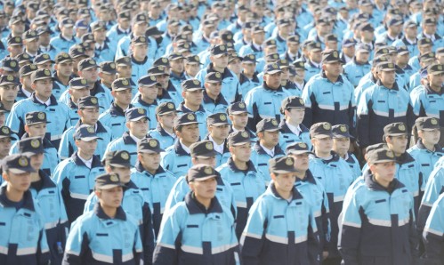 Con la presencia de Kicillof y Berni, cadetes de la Policía de la Provincia dieron su juramento a la Bandera Nacional
