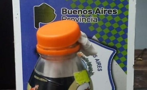 Llenó una botella con líquido inflamable para prender fuego a su ex pareja en Berisso y quedó detenido