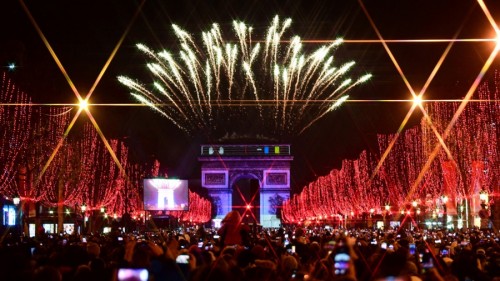 París canceló espectáculos de fuegos artificiales y recitales de año nuevo por la pandemia