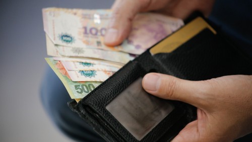 El Gobierno afrontará esta semana la discusión por el aumento del salario mínimo: actualmente es de 69.500 pesos
