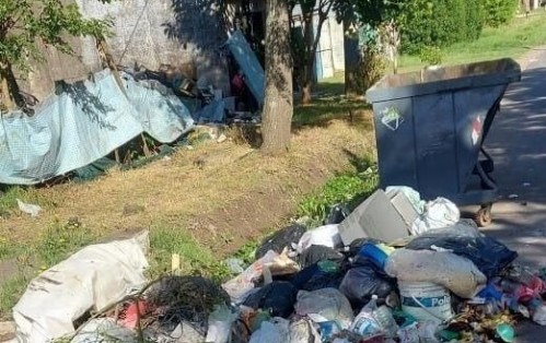 Vecinos denuncian la acumulación de basura en 14 y 68: “Es un abandono total”