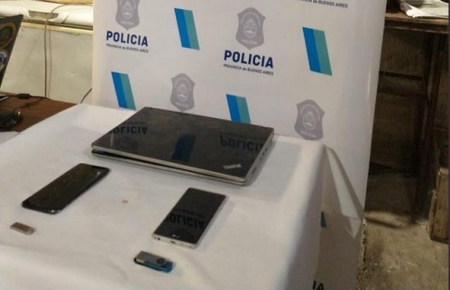 Detuvieron a un hombre acusado de distribuir imágenes de menores de edad desde su casa en Punta Lara