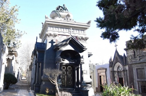 Las autoridades municipales desmintieron que el Cementerio de La Plata no esté funcionando con normalidad