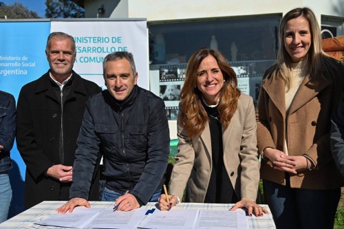 Tolosa Paz y Andrés Larroque acordaron la implementación del “Programa Anuar Familias” en La Plata