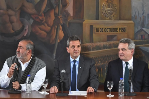 Massa recibió el respaldo de la CGT: “Cuando haya un problema que resolver siempre me van a ver poniendo la cara”