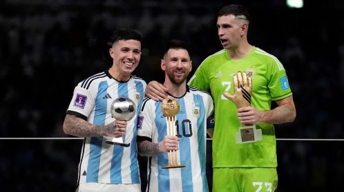 El Dibu Martínez, Messi y Enzo Fernández fueron elegidos por la FIFA como los candidatos a integrar el "equipo ideal"
