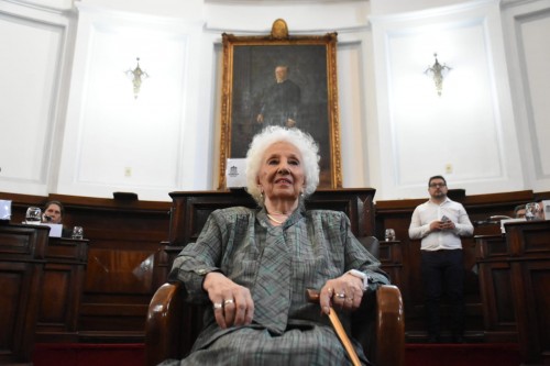 El Concejo Deliberante de La Plata homenajeó a Estela de Carlotto a 45 años de la creación de Abuelas de Plaza de Mayo