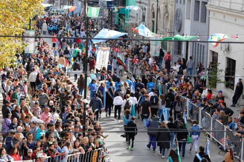 Ensenada celebró sus 222 años con un concurrido desfile, y reprogramó el festival pautado para este fin de semana