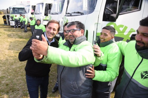 Julio Garro presentó una nueva flota de camiones de residuos y contenedores para mejorar el servicio en la ciudad