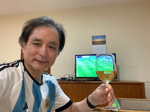 La épica foto del Embajador de Japón en Argentina luego del triunfo de la Selección