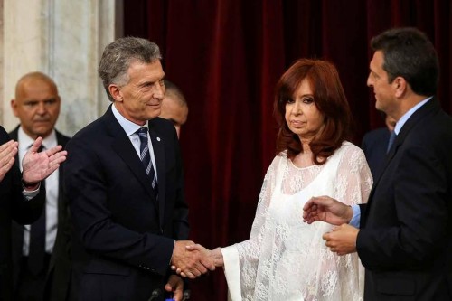 La guerra de las tarifas: el día que Macri le habló de "tricota" a Cristina y la polémica teoría del "salario indirecto"