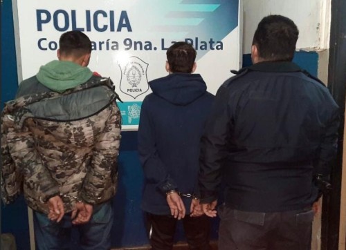 Robo y persecución en La Plata: dos delincuentes detenidos por atacar a un hombre