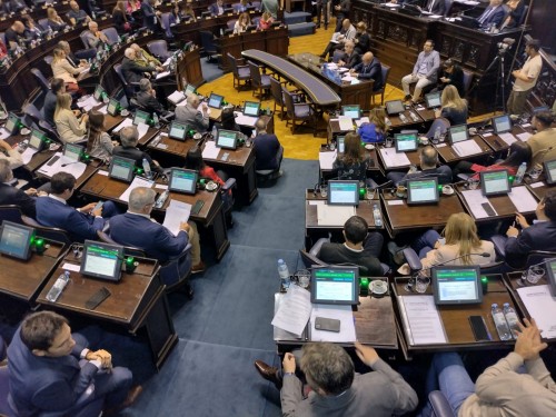 "Liberticidas", "caraduras" y "represión correcta": se picó el debate en la Legislatura Bonaerense por el paro del Neumático