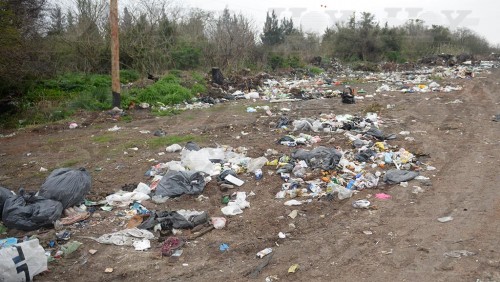 Presentaron en el Concejo Deliberante de La Plata un proyecto para erradicar el basural del barrio La Piedad