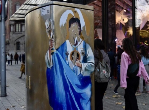 Apareció vandalizado un mural de Messi en Barcelona
